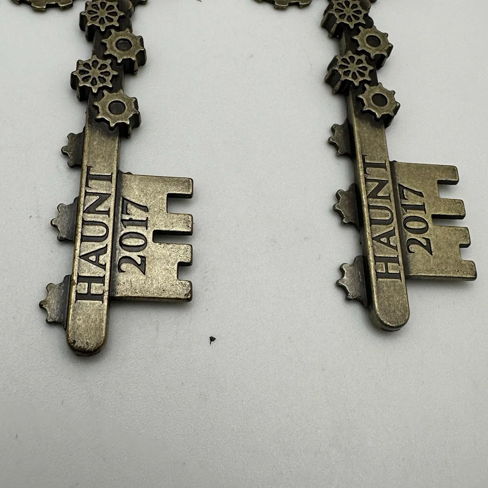 California‎ Great America Haunt 2017 Keychain Lot 3 Steampunk Gear Keys